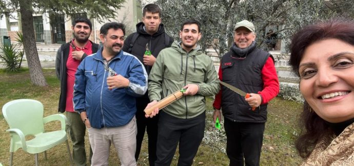 Akhisar’ın Zeytinleri Geleceğin Uzmanlarına Emanet: Öğrencilerden Sahada Budama Mesaisi